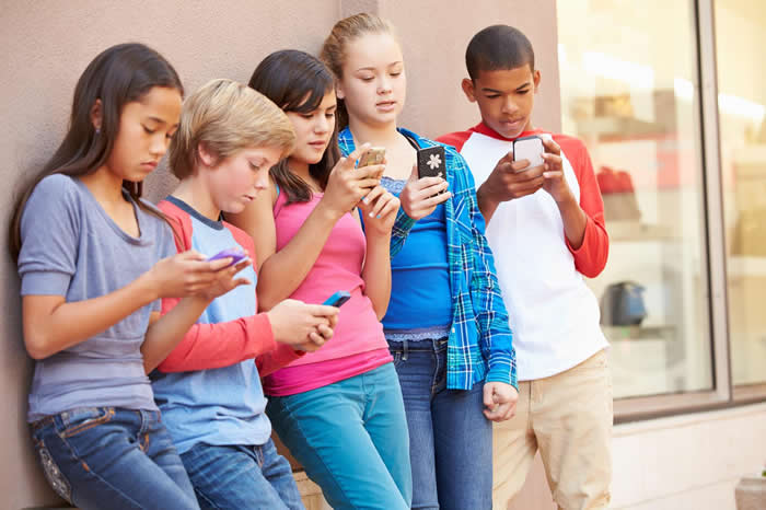 Why Excessive Gaming on Mobile Devices is Dangerous for Your Child's Posture Why Excessive Gaming on Mobile Devices is Dangerous for Your Child's Posture
